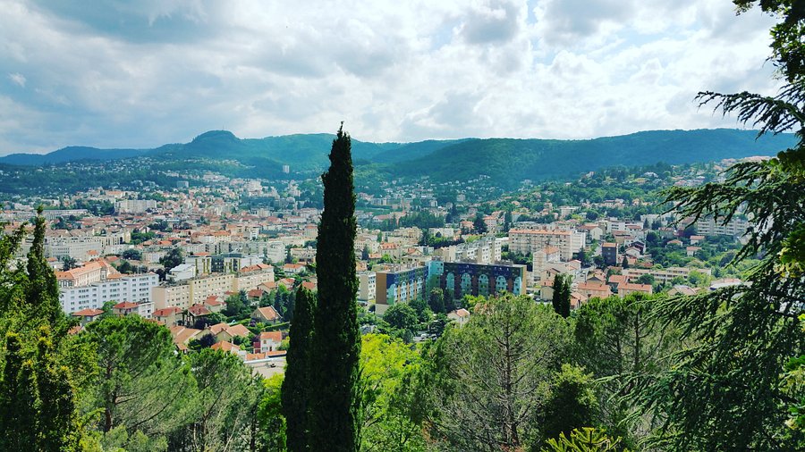 Zoom sur les Quartiers à éviter à Clermont-Ferrand en 2026 rue du parc montjuzet