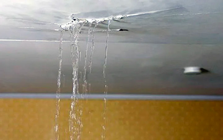 Surconsommation d’eau : causes, droits et procédure pour faire plafonner votre facture fuite invisible