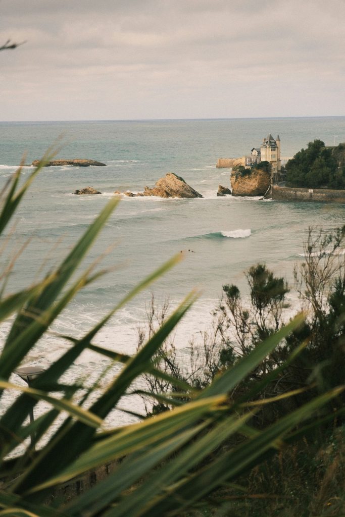 free photo of vue panoramique du littoral de biarritz en france